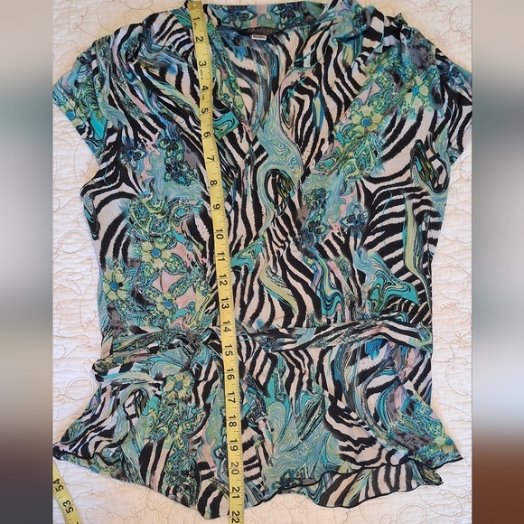 Beiteru Swirly Wrap Blouse - Picture 6 of 7